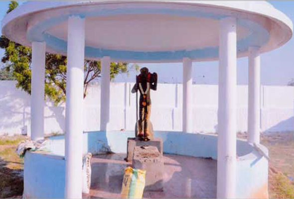 Dimpudukallam structure. Statue of Harischandra.